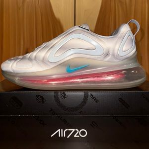 Nike Air Max 720 women’s size 7.5